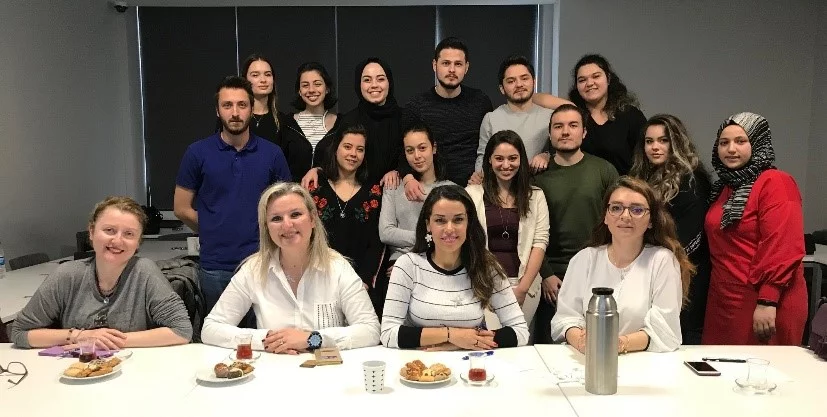 Hatice Armağan ve endüstriyel tasarım öğrencileri görseli